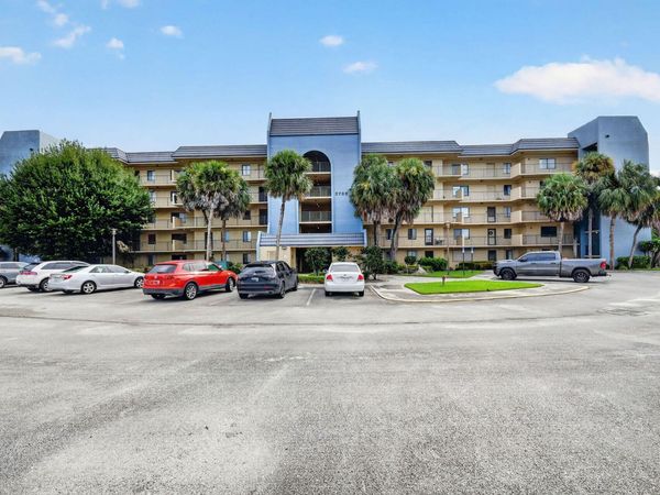 2786 TENNIS CLUB Drive, Unit 407, West Palm Beach, FL 33417