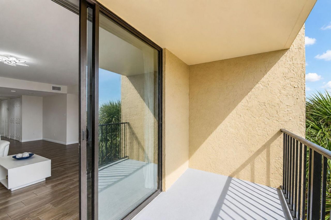 2786 Tennis Club Drive, Unit 407, West Palm Beach, FL 33417 Photo