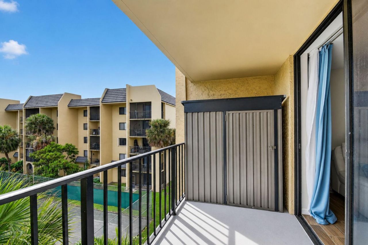 2786 Tennis Club Drive, Unit 407, West Palm Beach, FL 33417 Photo