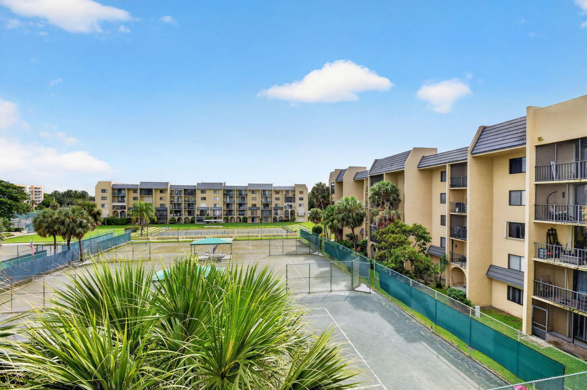 2786 Tennis Club Drive, Unit 407, West Palm Beach, FL 33417 Photo
