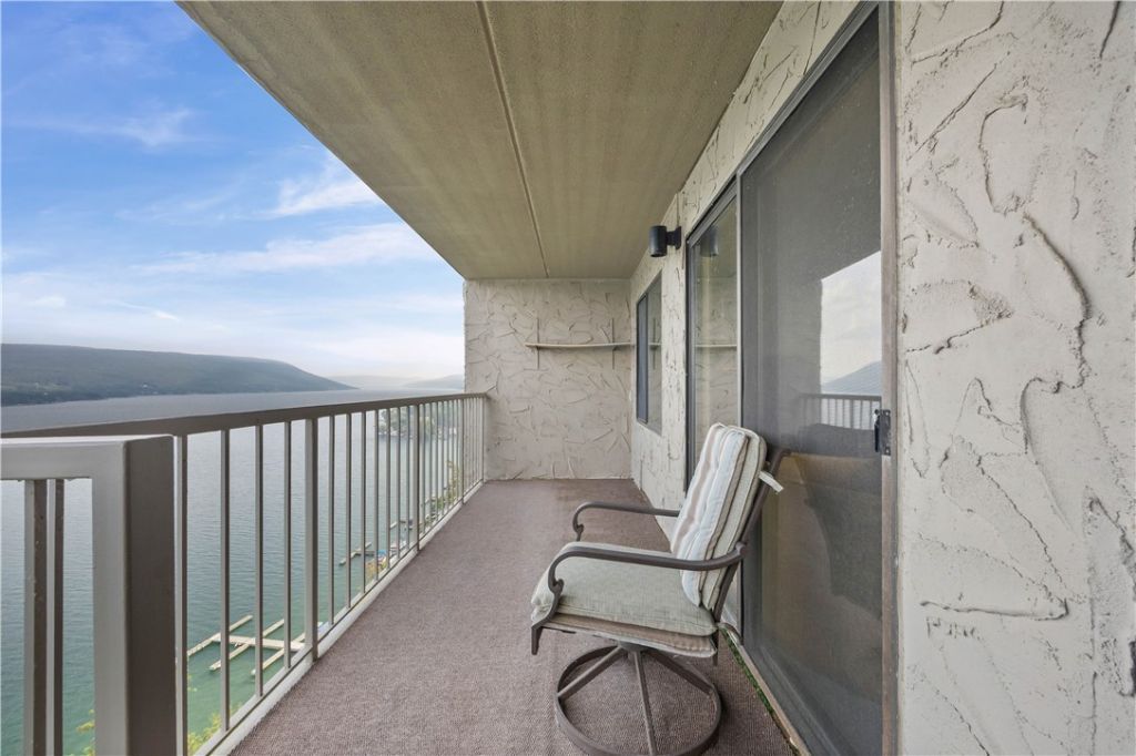 176 Cliffside Dr Drive, Canandaigua, NY 14424 Main Photo