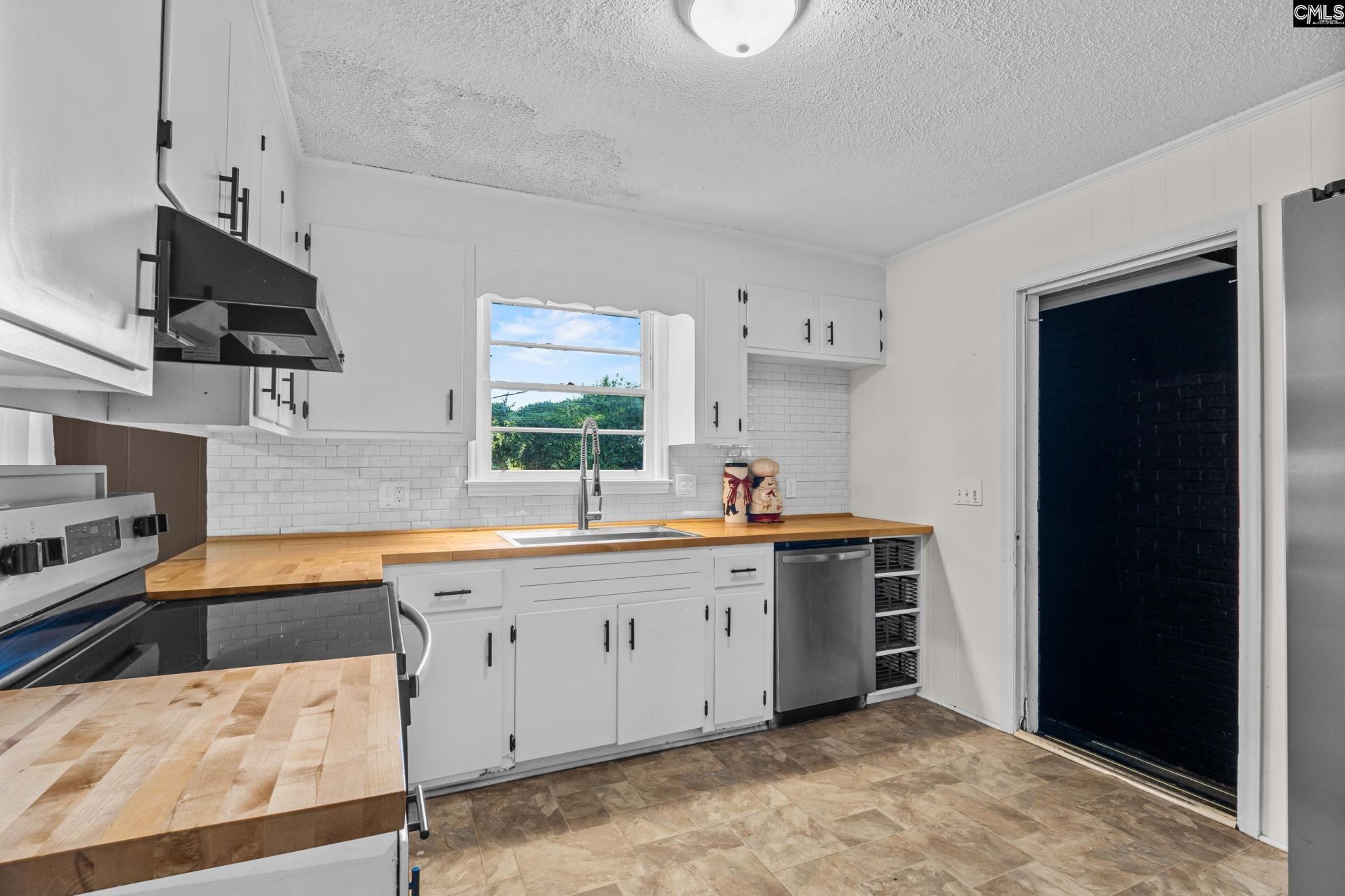 429 Stirlington Road  Photo 9