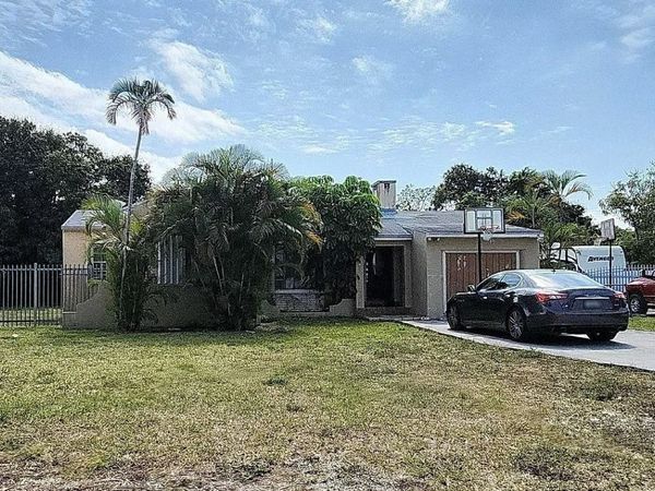 478 NW 153rd Street , Miami, FL 33169