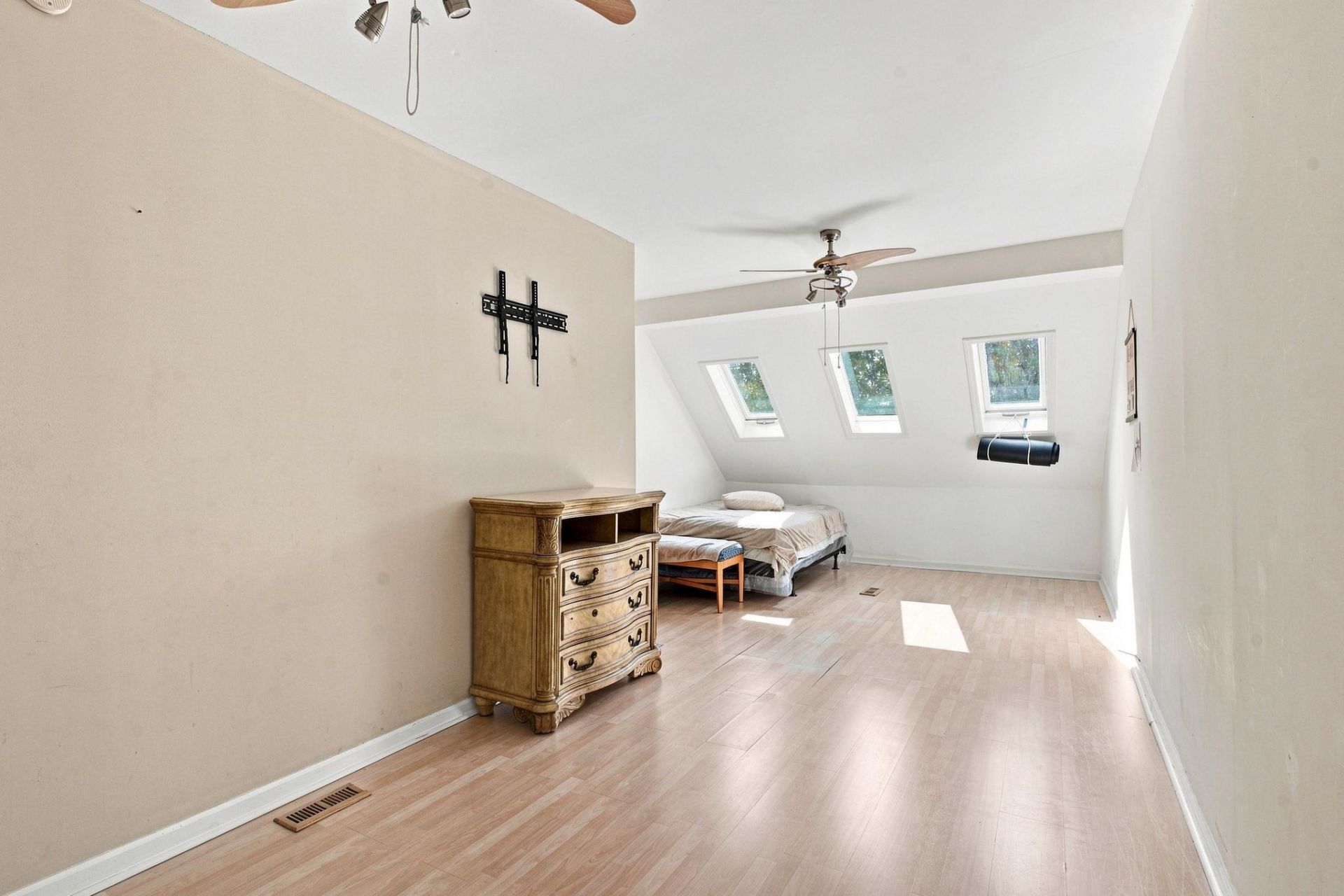 1204 Pinegrove Dr. Photo 12