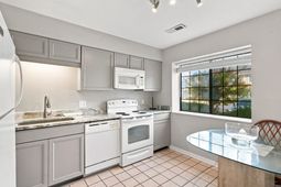 1204 Pinegrove Dr. photo 4