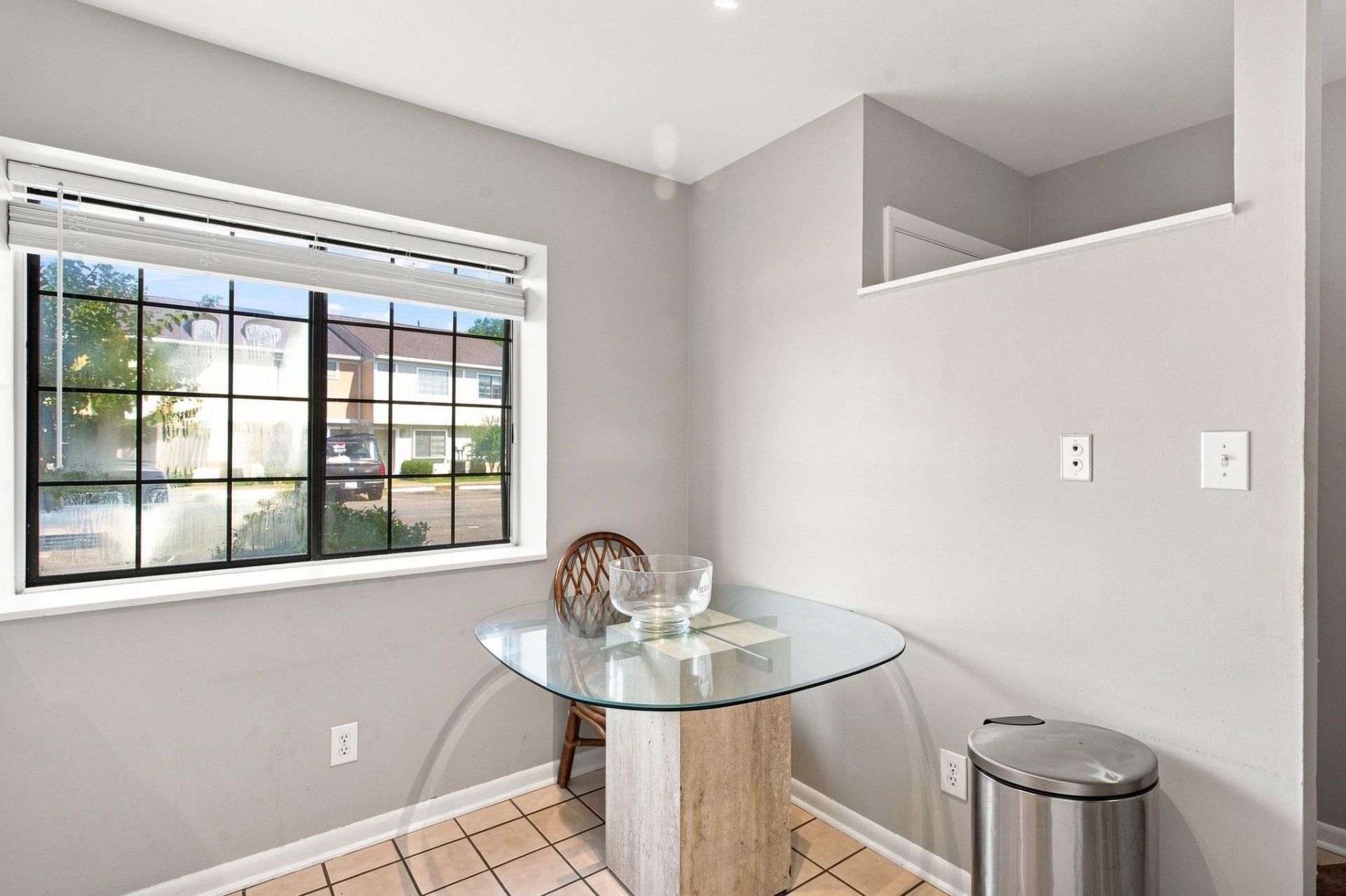 1204 Pinegrove Dr. Photo 6