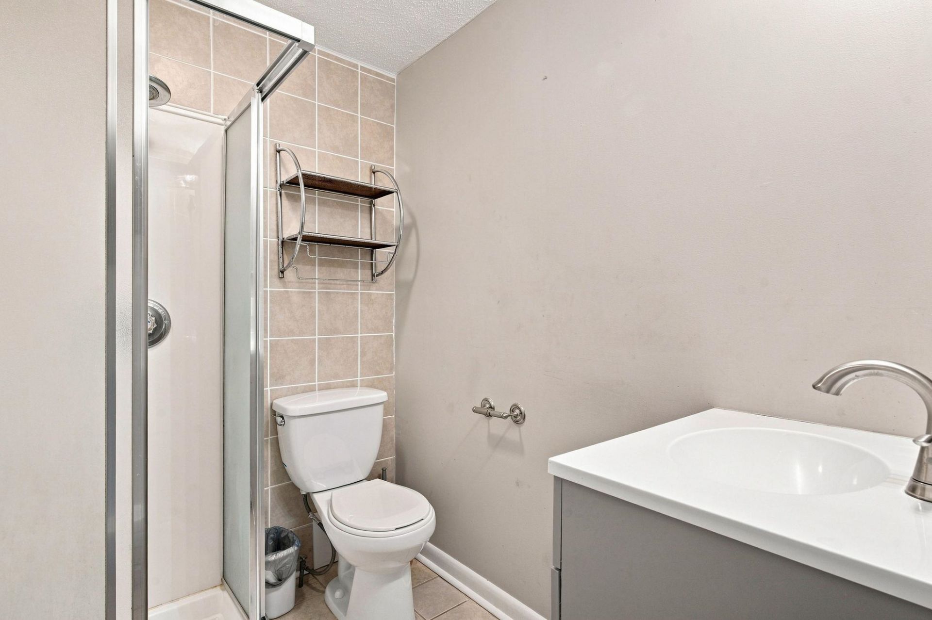 1204 Pinegrove Dr. Photo 7