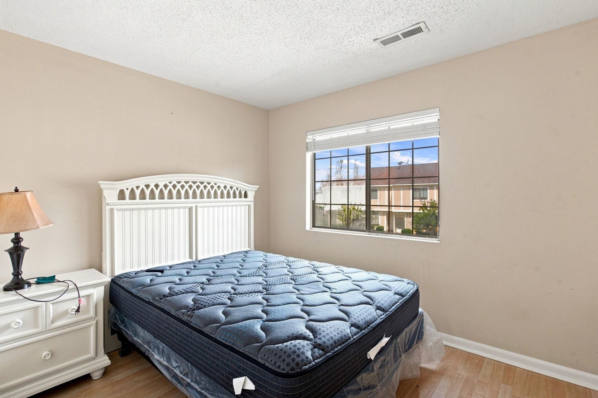 1204 Pinegrove Dr. Photo 8
