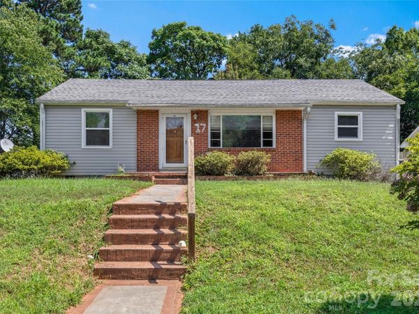 17 Edgewood View Lane , Winston Salem, NC 27127