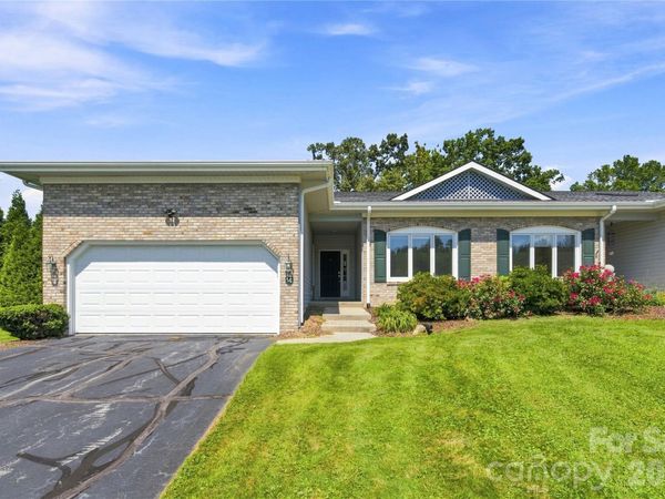 14 Country Meadows Lane, Hendersonville, NC 28792