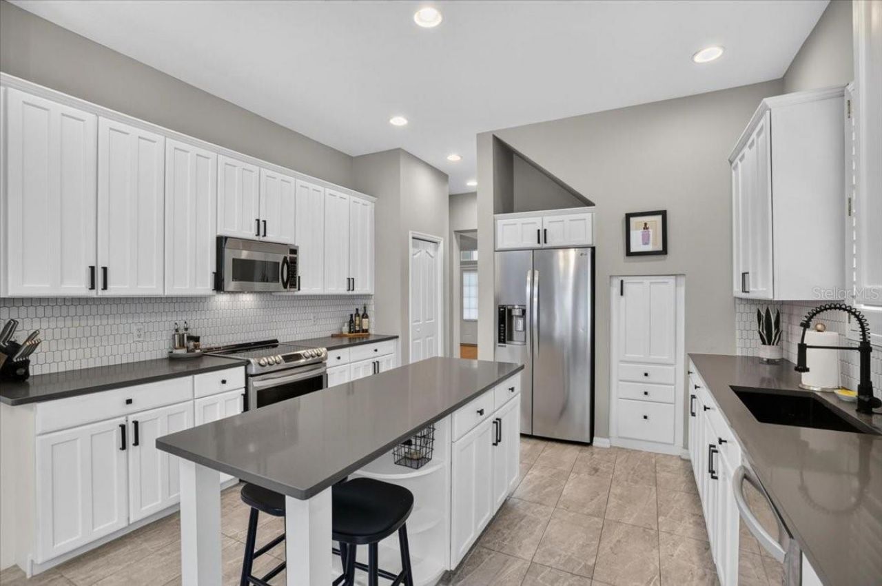 9830 W Park Village Drive, Tampa, FL 33626 Photo