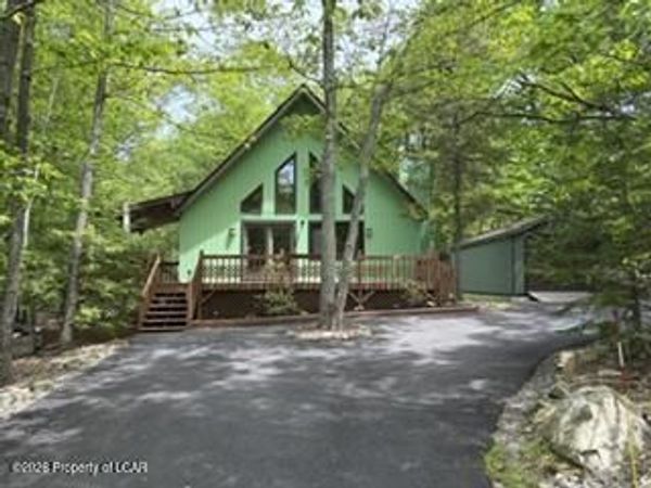 5 Fir Lane, Gouldsboro, PA 18424