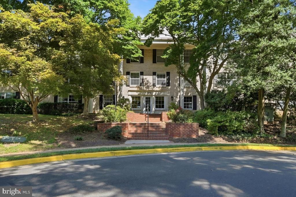 7600 Tremayne Place, Unit 203, McLean, VA 22102 Main Photo