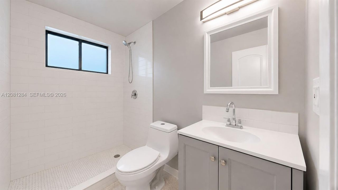 101 W 11th St , Unit 5, Hialeah, FL 33010 Photo