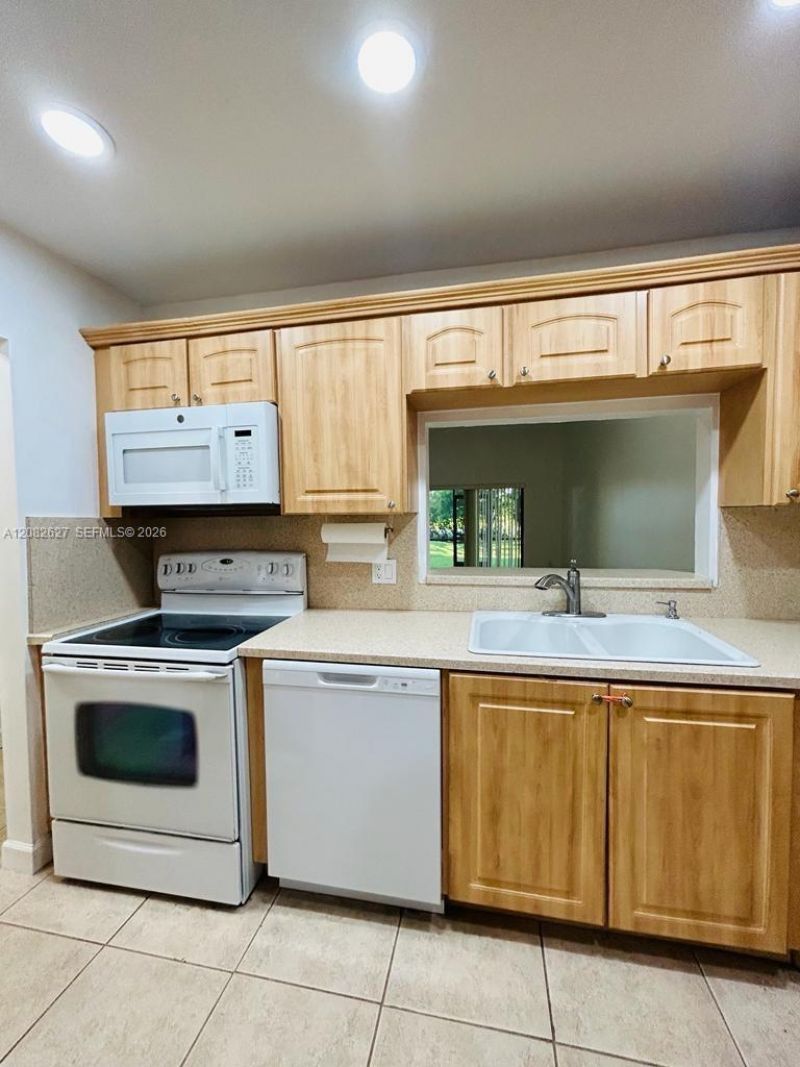 611 Racquet Club Rd , Unit 1, Weston, FL 33326 Photo