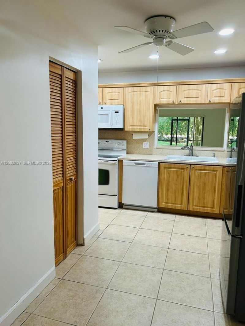 611 Racquet Club Rd , Unit 1, Weston, FL 33326 Photo