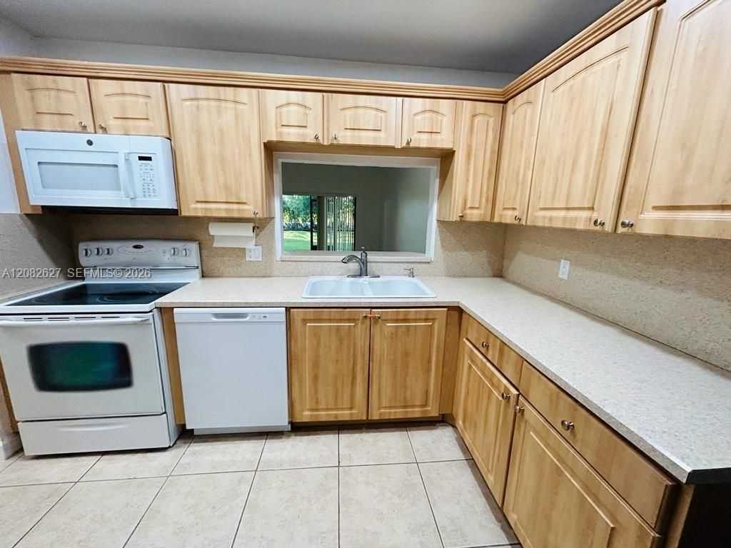 611 Racquet Club Rd , Unit 1, Weston, FL 33326 Photo