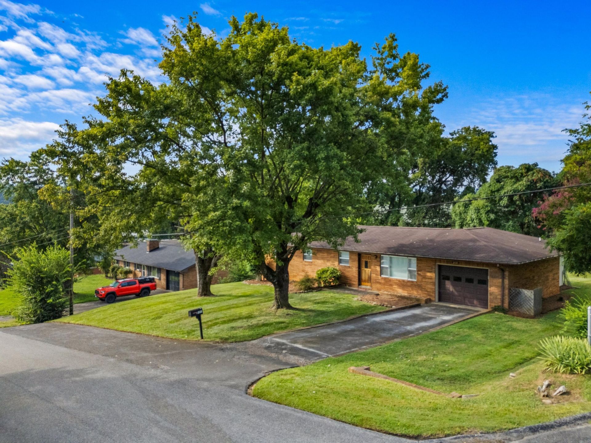 209 Pocahontas Street, Newport, TN 37821 Main Photo