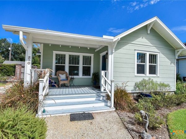 210 W Calhoun Street , El Campo, TX 77437