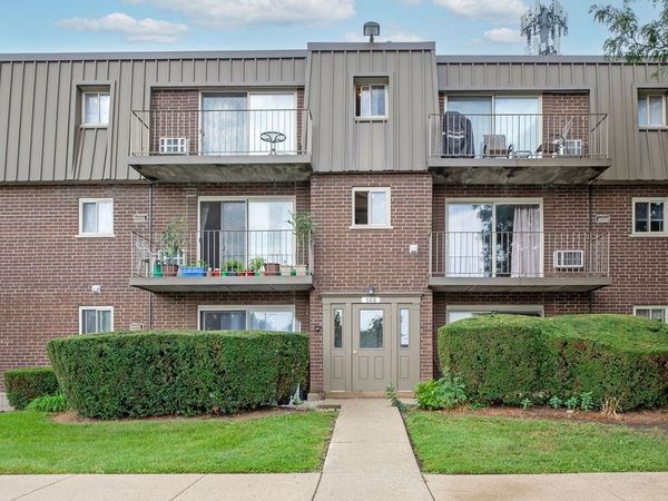 586 Fairway View Drive , Unit 1B, Wheeling, IL 60090