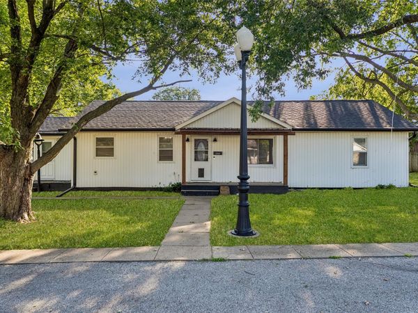 1001 E Ashland Avenue, Indianola, IA 50125