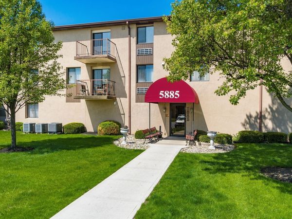 5885 Beechcroft Road , Unit 302, Columbus, OH 43229