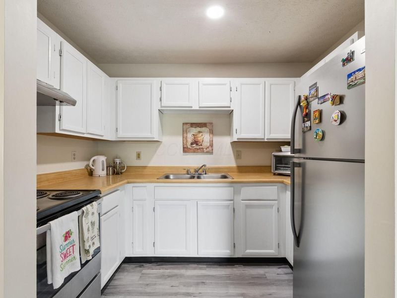 5885 Beechcroft Road, Unit 302, Columbus, OH 43229 Photo 10