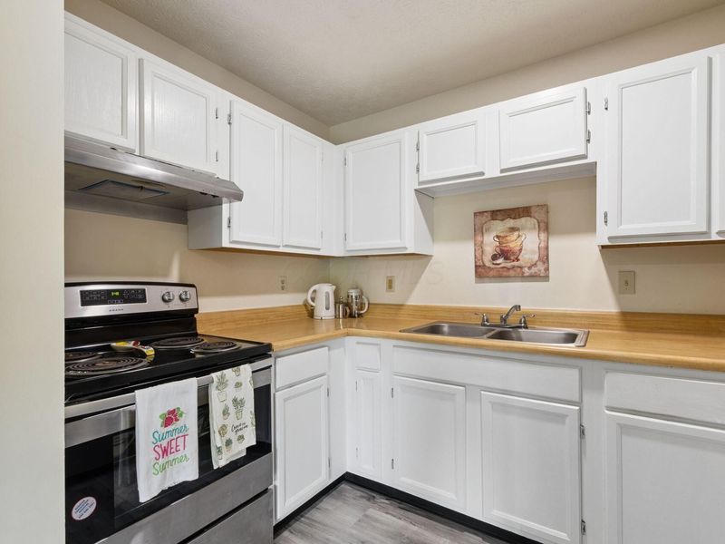 5885 Beechcroft Road, Unit 302, Columbus, OH 43229 Photo 11