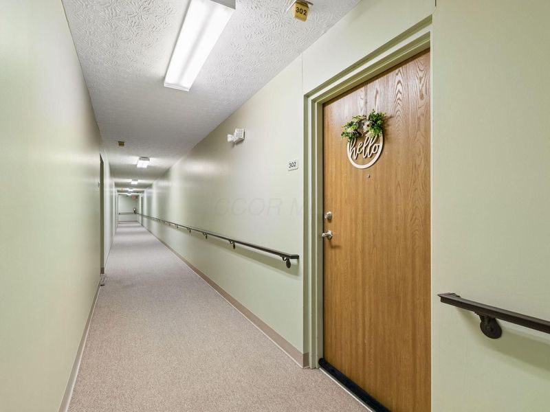 5885 Beechcroft Road, Unit 302, Columbus, OH 43229 Photo 2