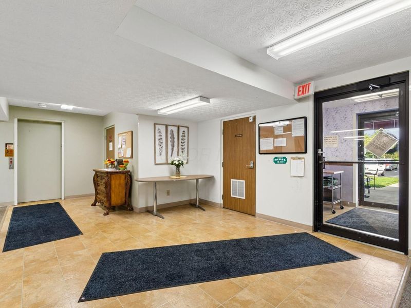 5885 Beechcroft Road, Unit 302, Columbus, OH 43229 Photo 23
