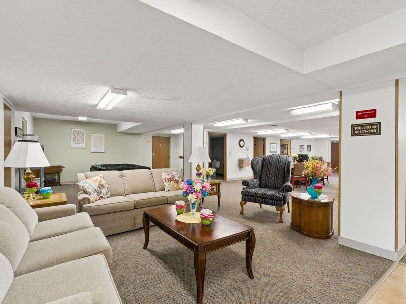 5885 Beechcroft Road, Unit 302, Columbus, OH 43229 Photo 24