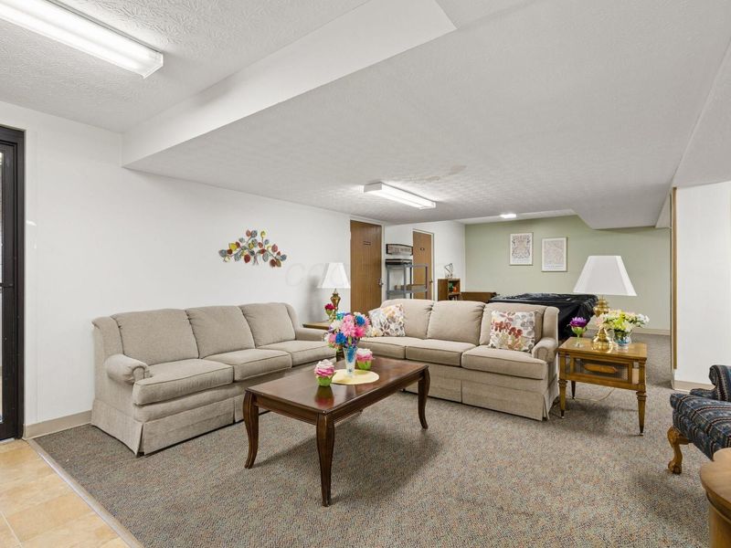 5885 Beechcroft Road, Unit 302, Columbus, OH 43229 Photo 25