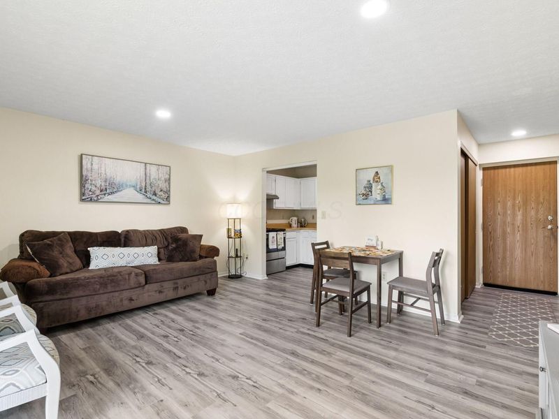 5885 Beechcroft Road, Unit 302, Columbus, OH 43229 Photo 5