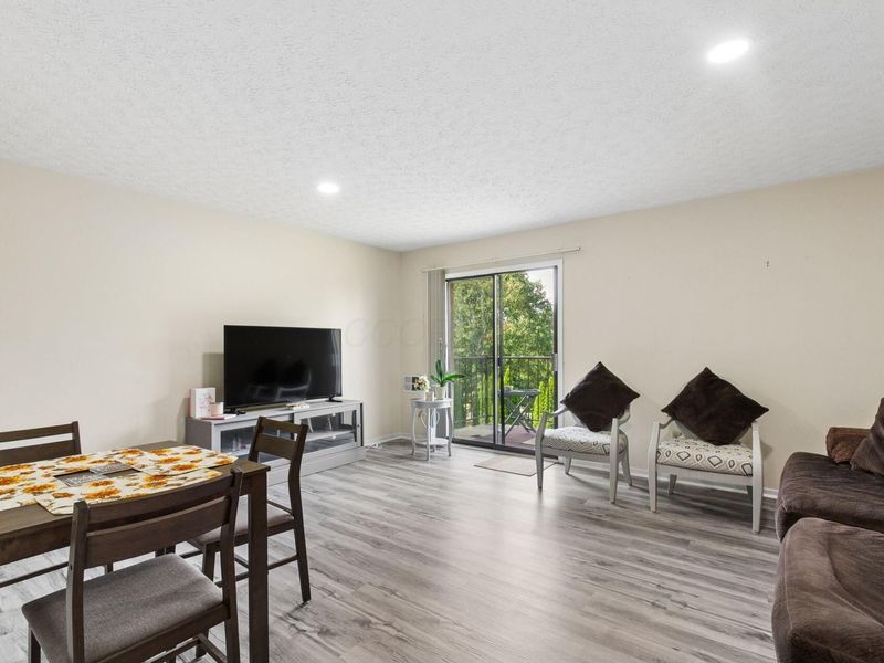 5885 Beechcroft Road, Unit 302, Columbus, OH 43229 Photo 7