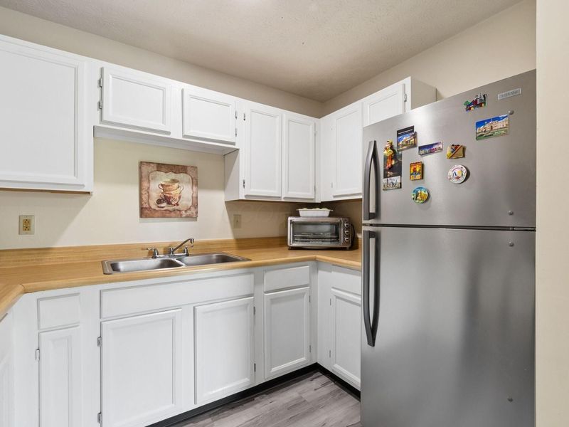 5885 Beechcroft Road, Unit 302, Columbus, OH 43229 Photo 9