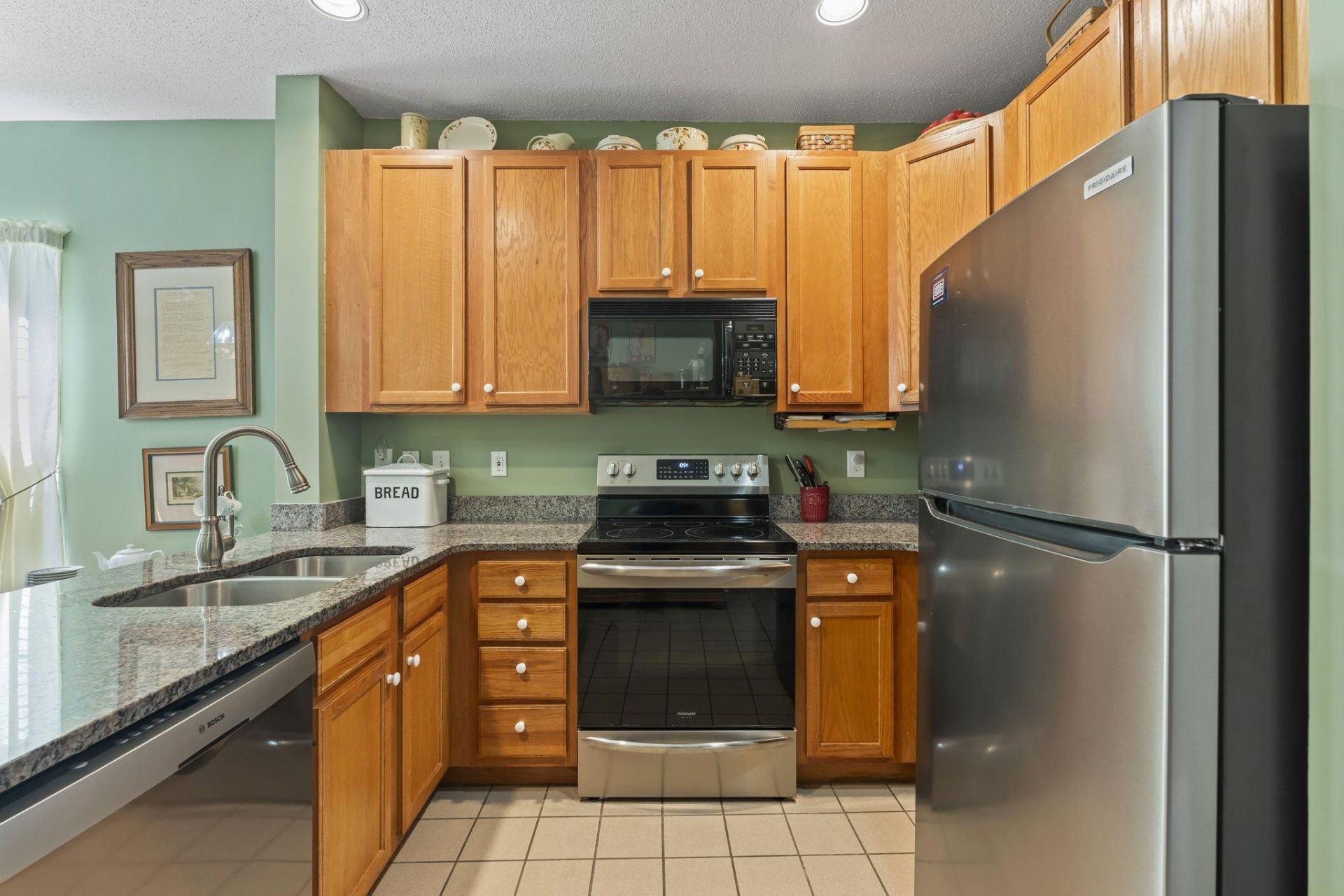 4545 Girvan Dr.  Photo 8
