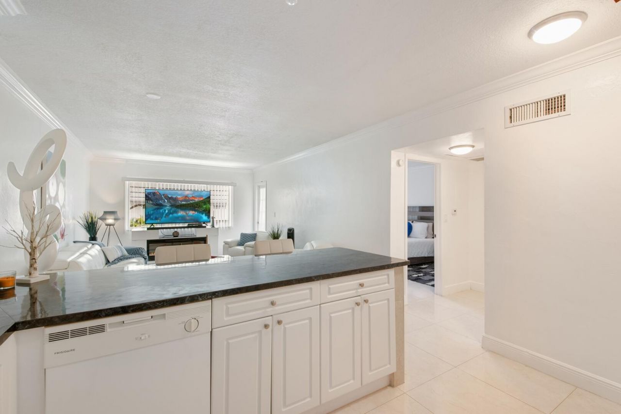 2581 Garden Drive N, Unit 206, Lake Worth, FL 33461 Photo