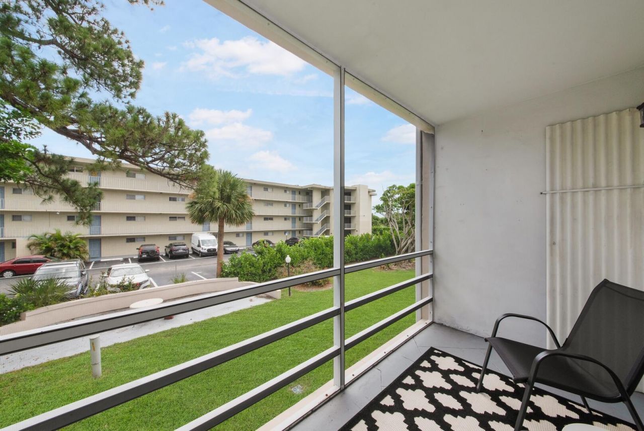 2581 Garden Drive N, Unit 206, Lake Worth, FL 33461 Photo