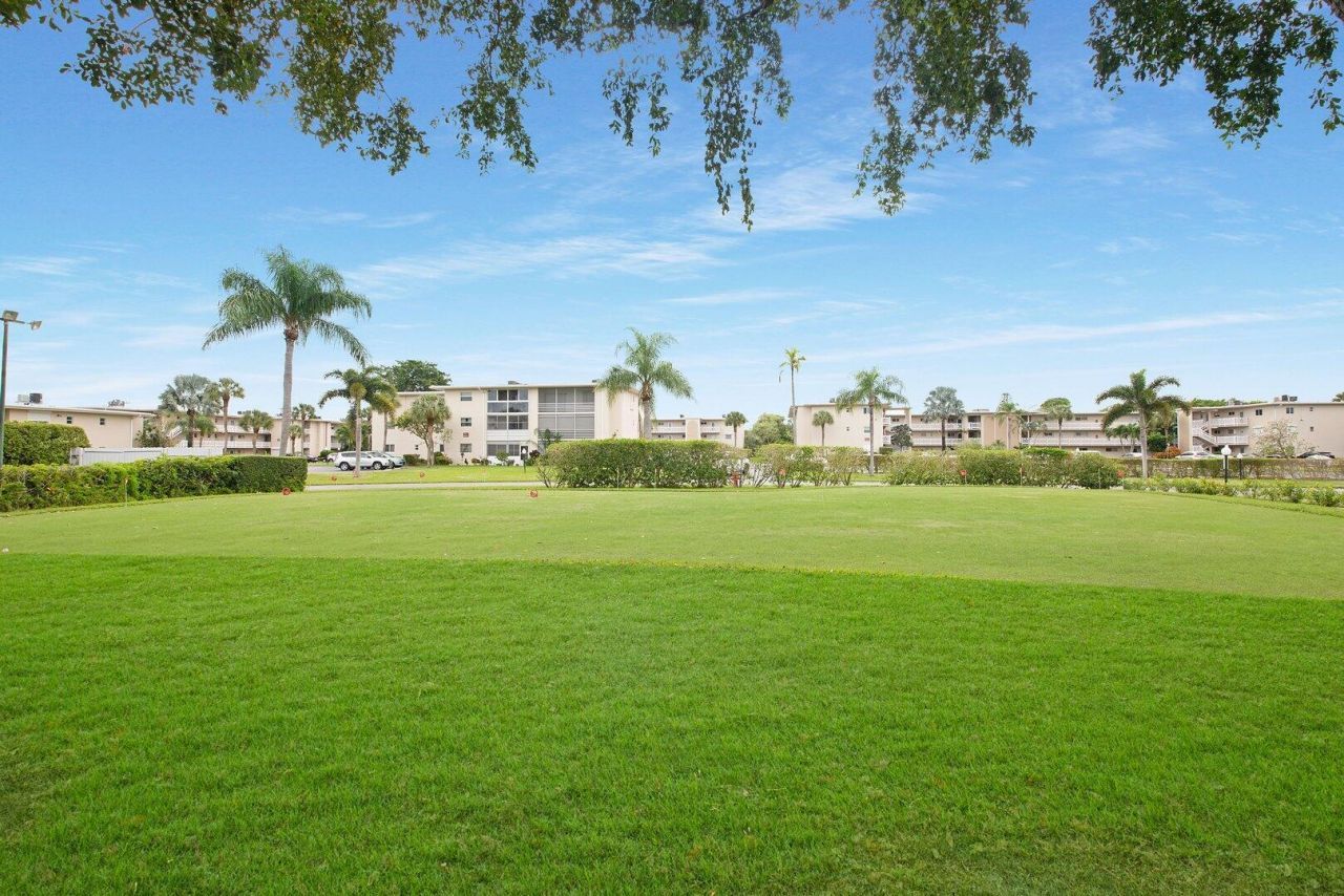 2581 Garden Drive N, Unit 206, Lake Worth, FL 33461 Photo