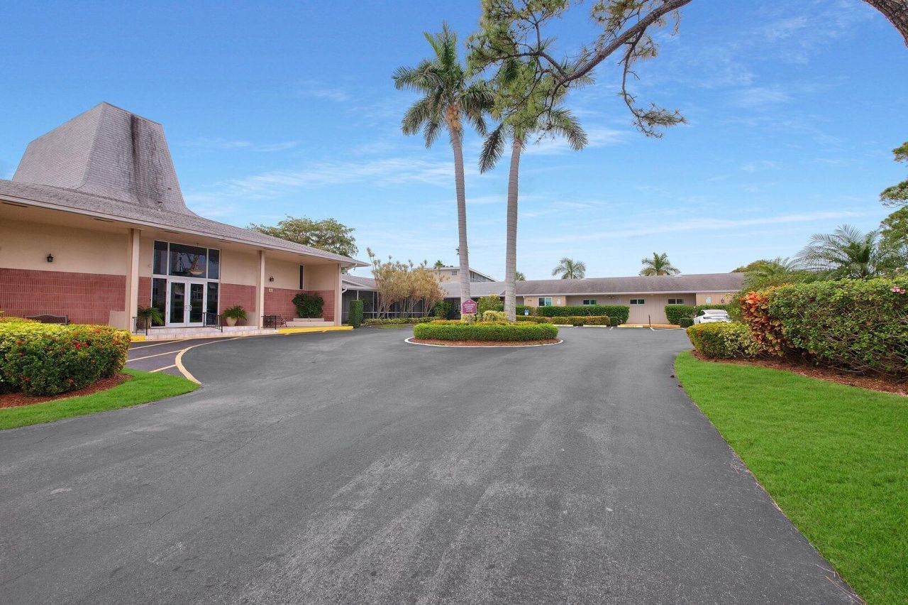 2581 Garden Drive N, Unit 206, Lake Worth, FL 33461 Photo