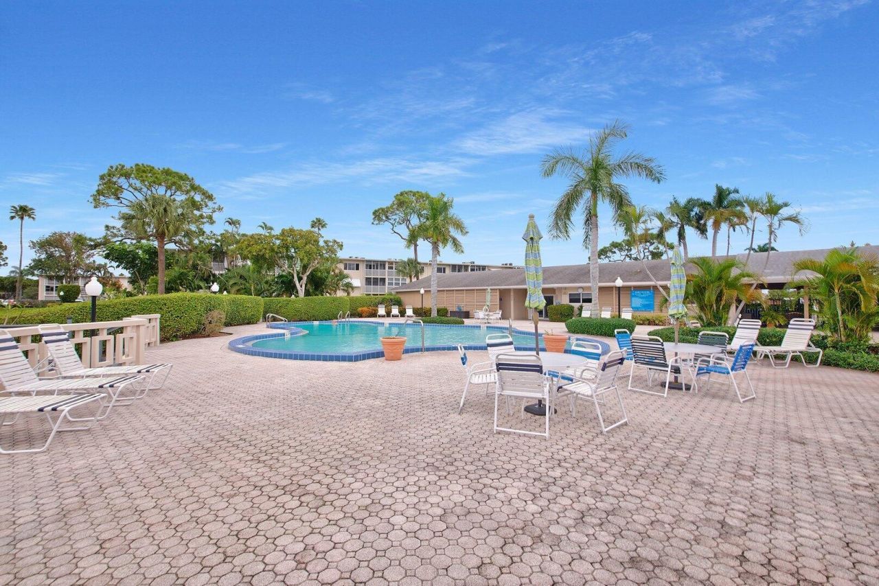 2581 Garden Drive N, Unit 206, Lake Worth, FL 33461 Photo