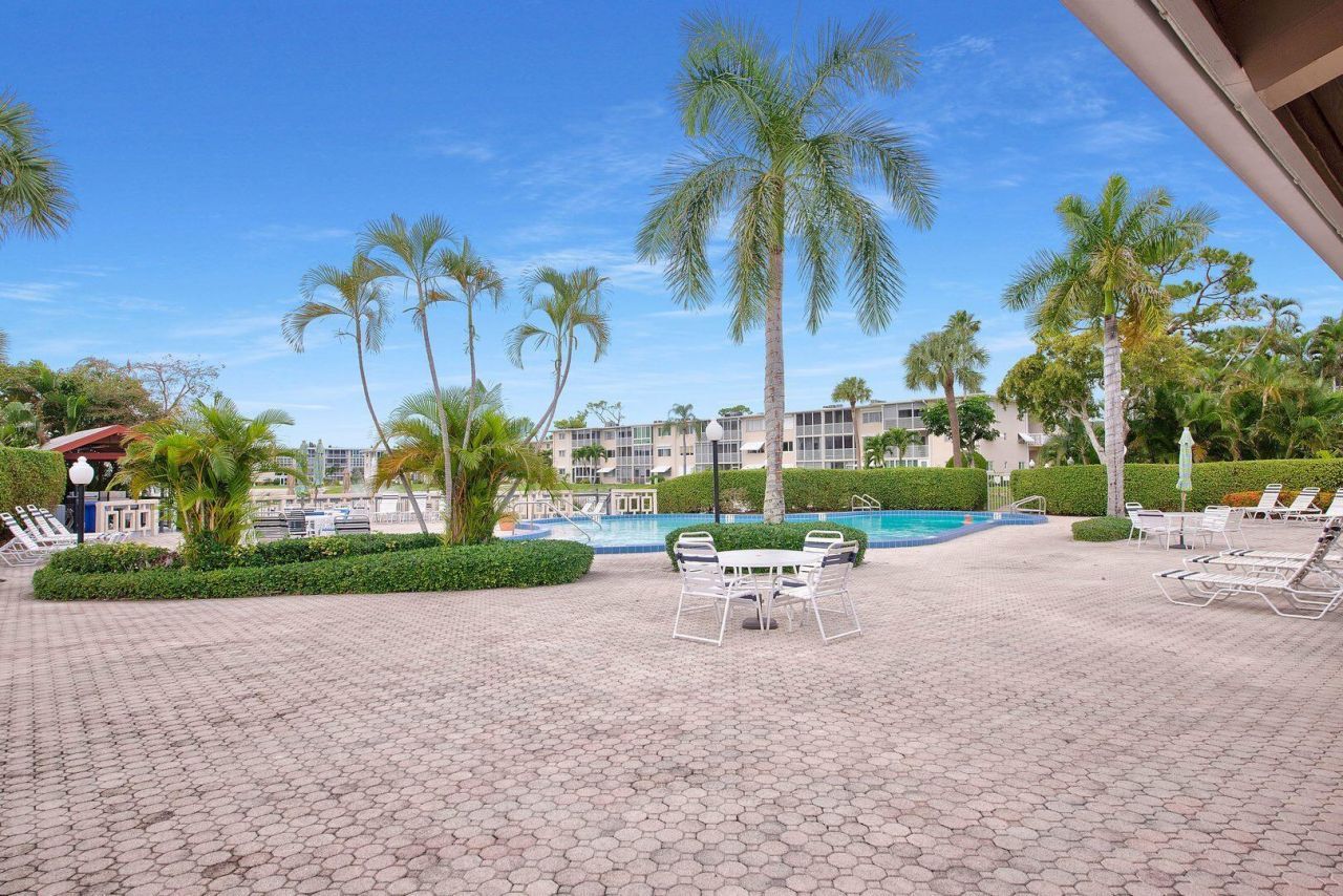 2581 Garden Drive N, Unit 206, Lake Worth, FL 33461 Photo