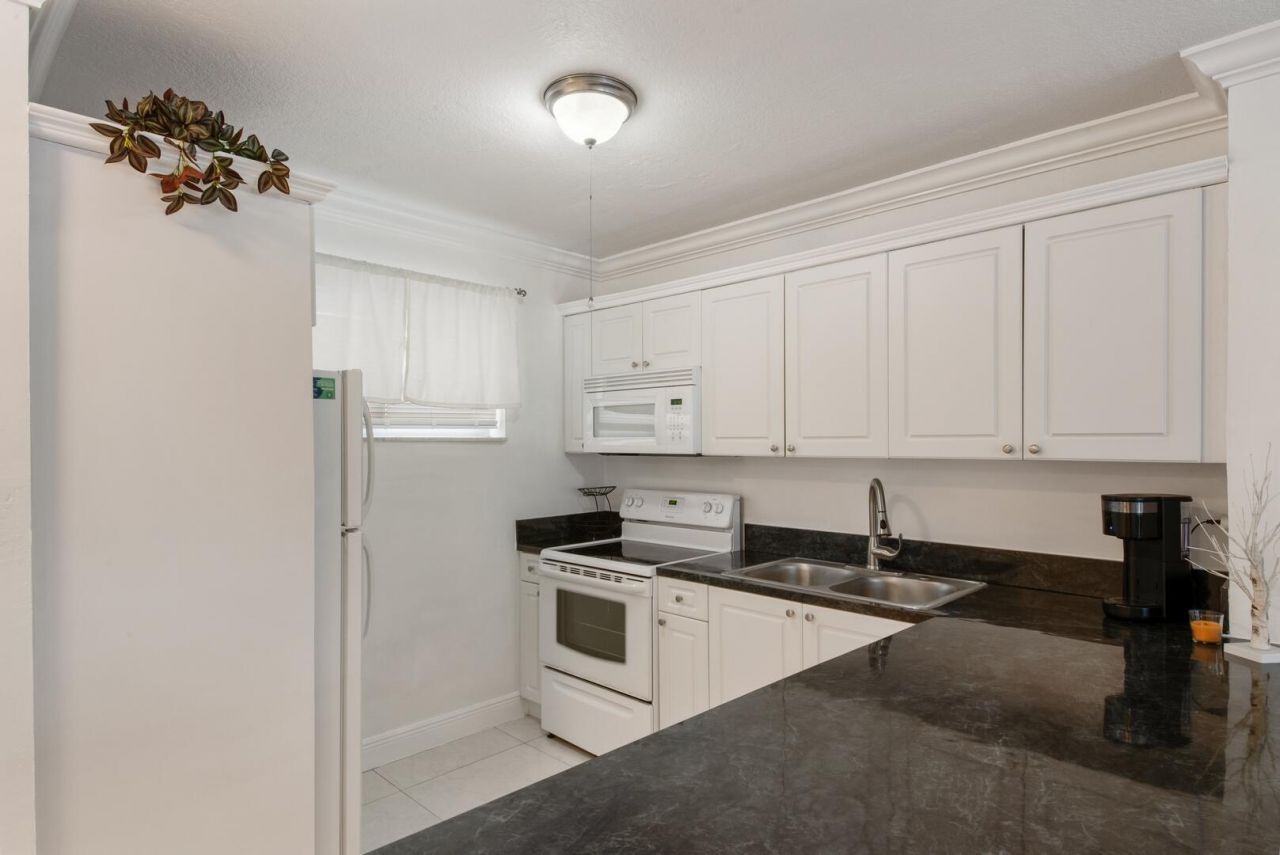 2581 Garden Drive N, Unit 206, Lake Worth, FL 33461 Photo