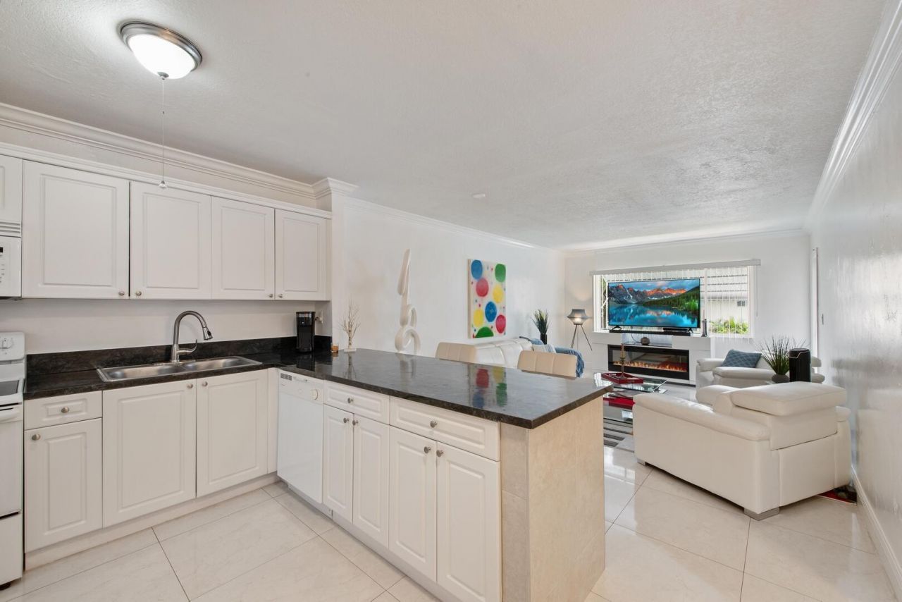 2581 Garden Drive N, Unit 206, Lake Worth, FL 33461 Photo