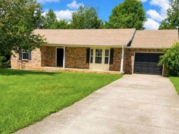 838 Turtle Creek Rd , Clarksville, TN 37043