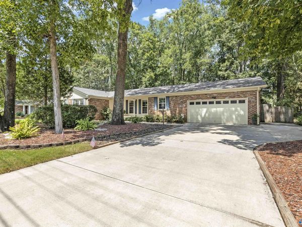 823 Harrisburg Drive SE, Huntsville, AL 35802