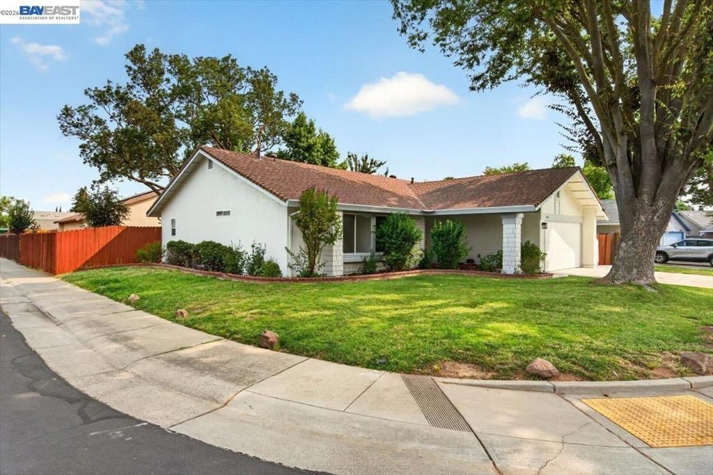9081 Meadowdale Way, Elk Grove, CA 95624 Main Photo