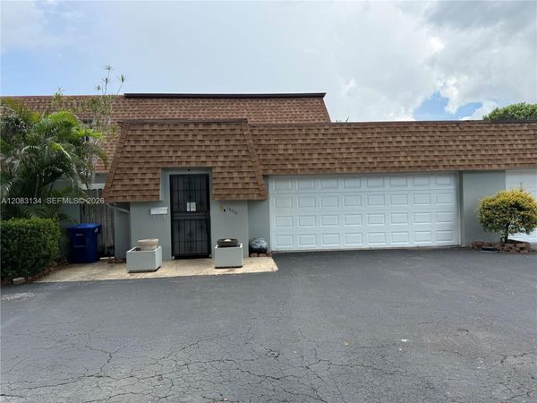 19233 E Lake Dr , Unit 19233, Hialeah, FL 33015