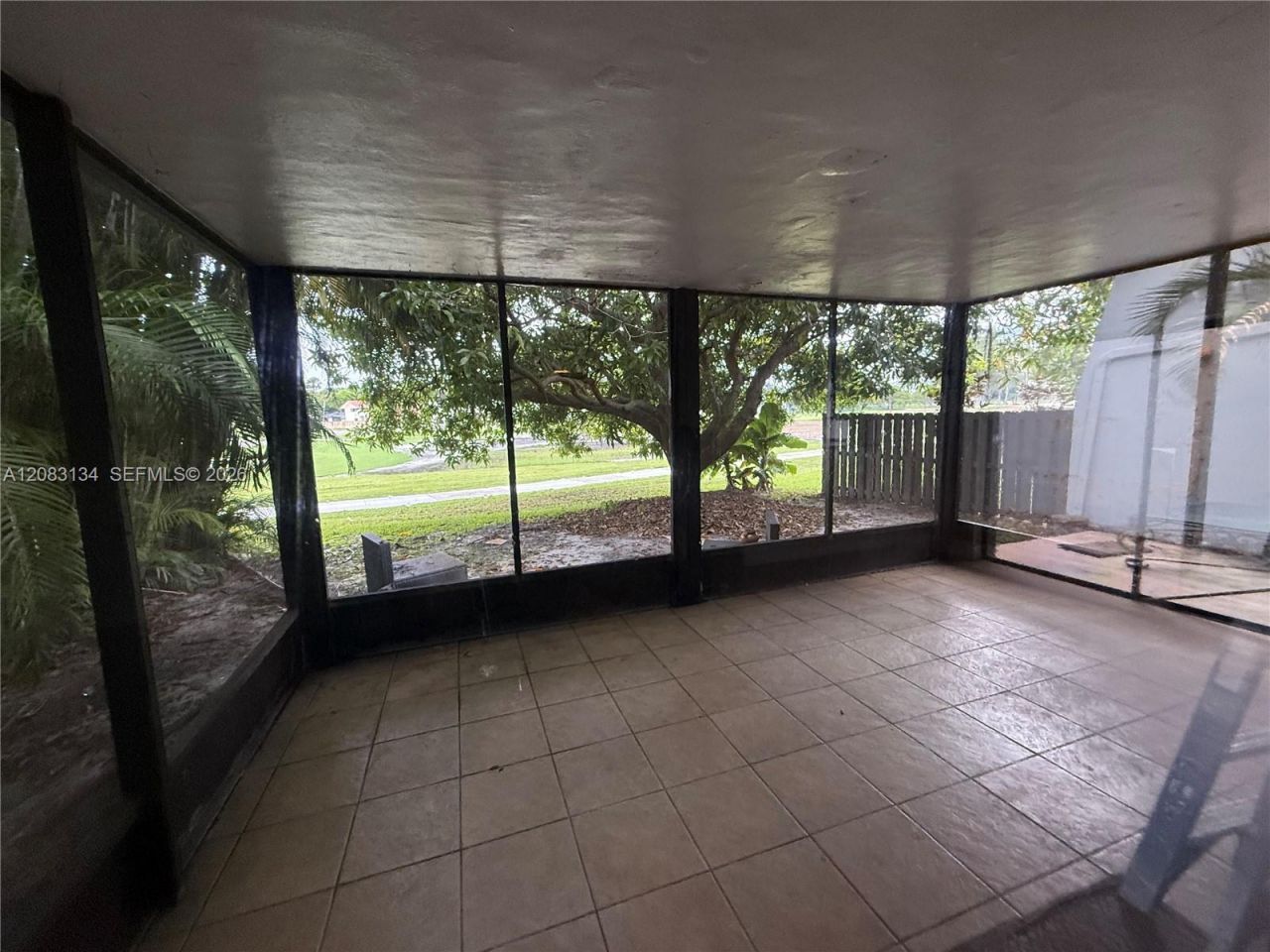 19233 E Lake Dr , Unit 19233, Hialeah, FL 33015 Photo
