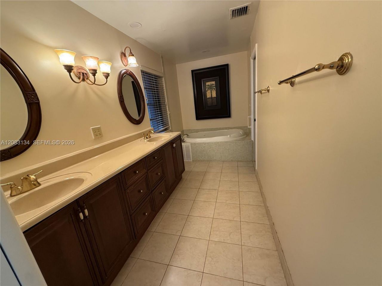 19233 E Lake Dr , Unit 19233, Hialeah, FL 33015 Photo